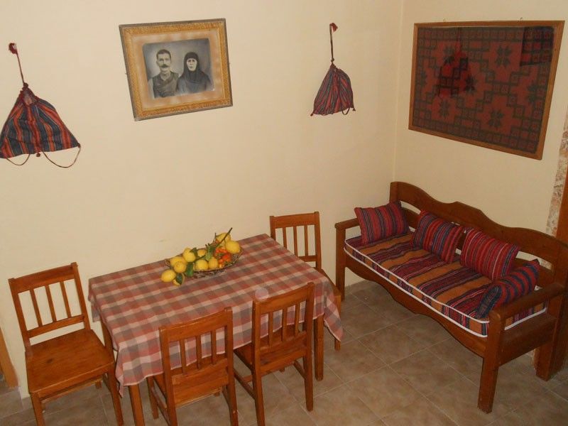 picture villa petra dining area