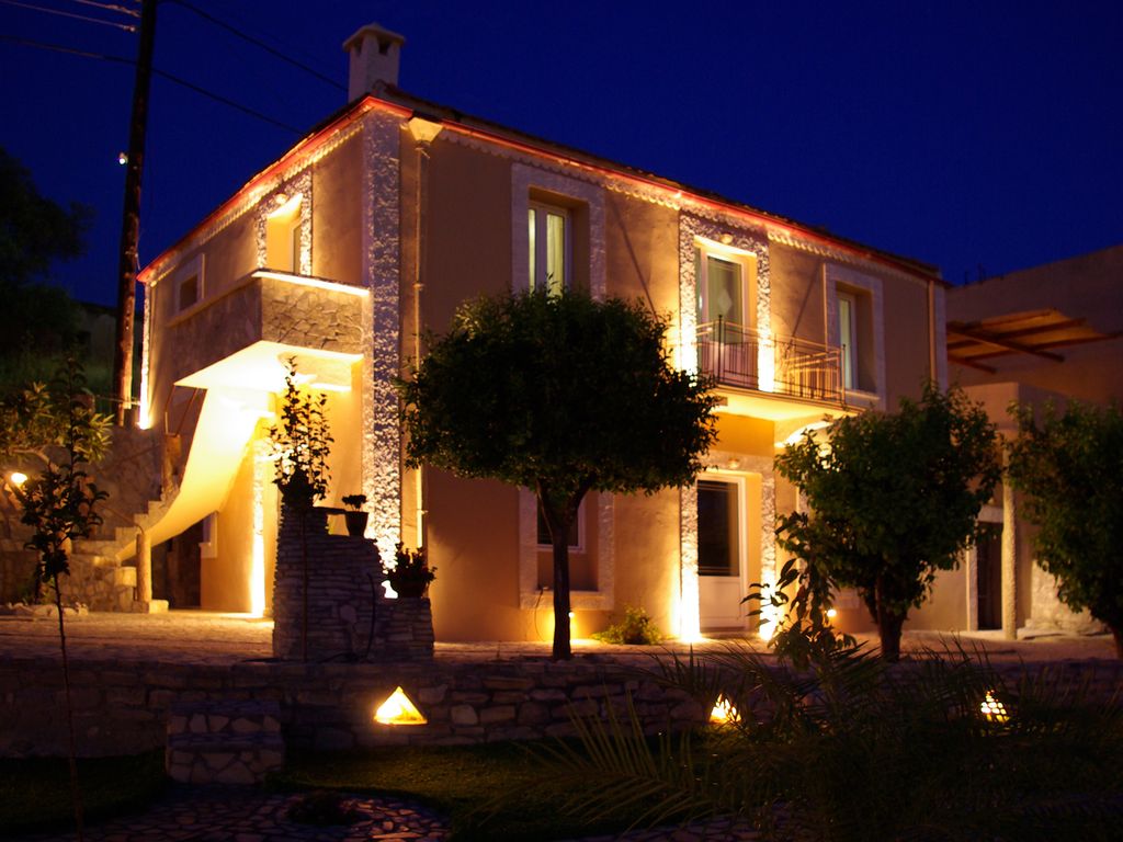 picture villa petra night view