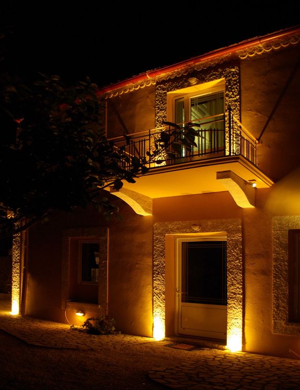 picture villa petra entrance by night