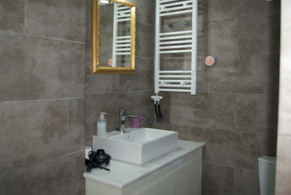 PICTURE VILLA VIGLES BATHROOM