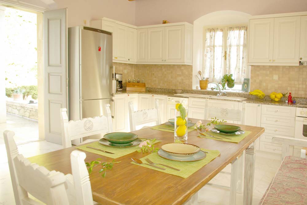 PICTURE VILLA VIGLES KITCHEN