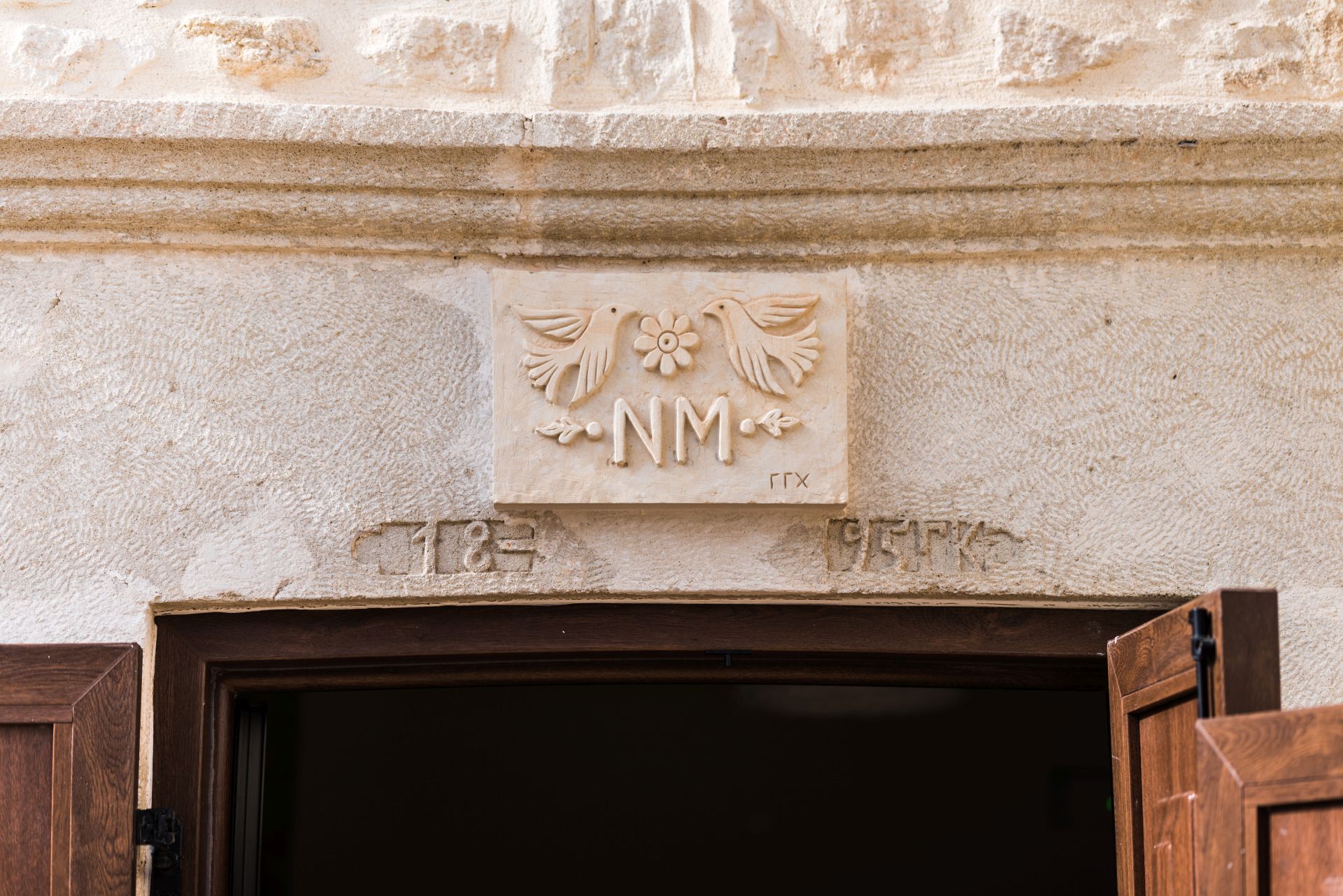 picture Dafni - house entrance