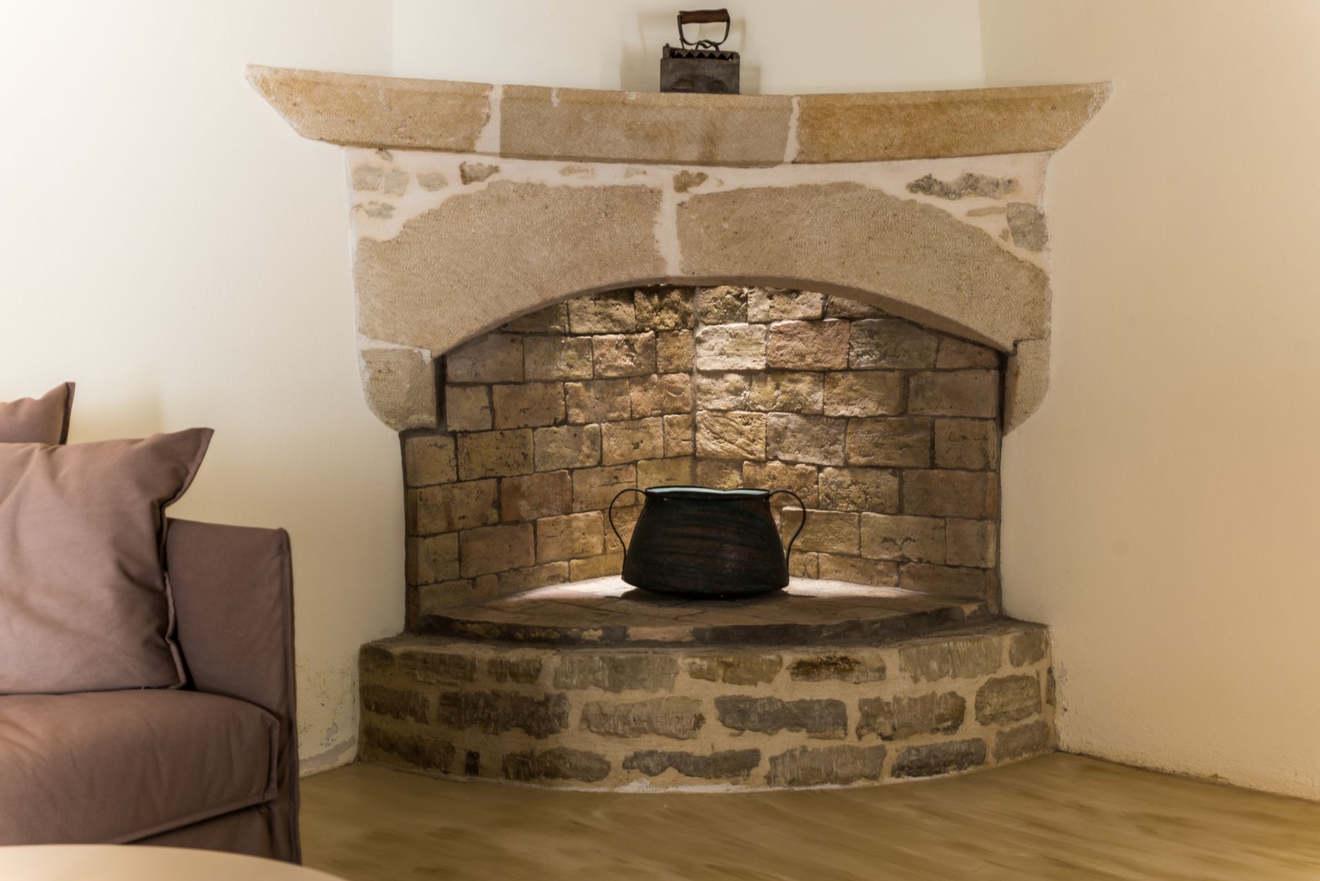 picture Dafni - fire place