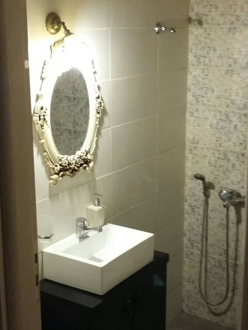 picture galatia bathroom