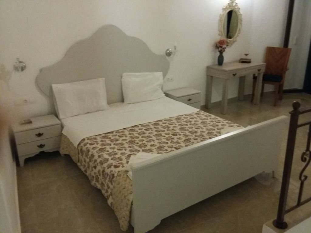 picture galatia bedroom