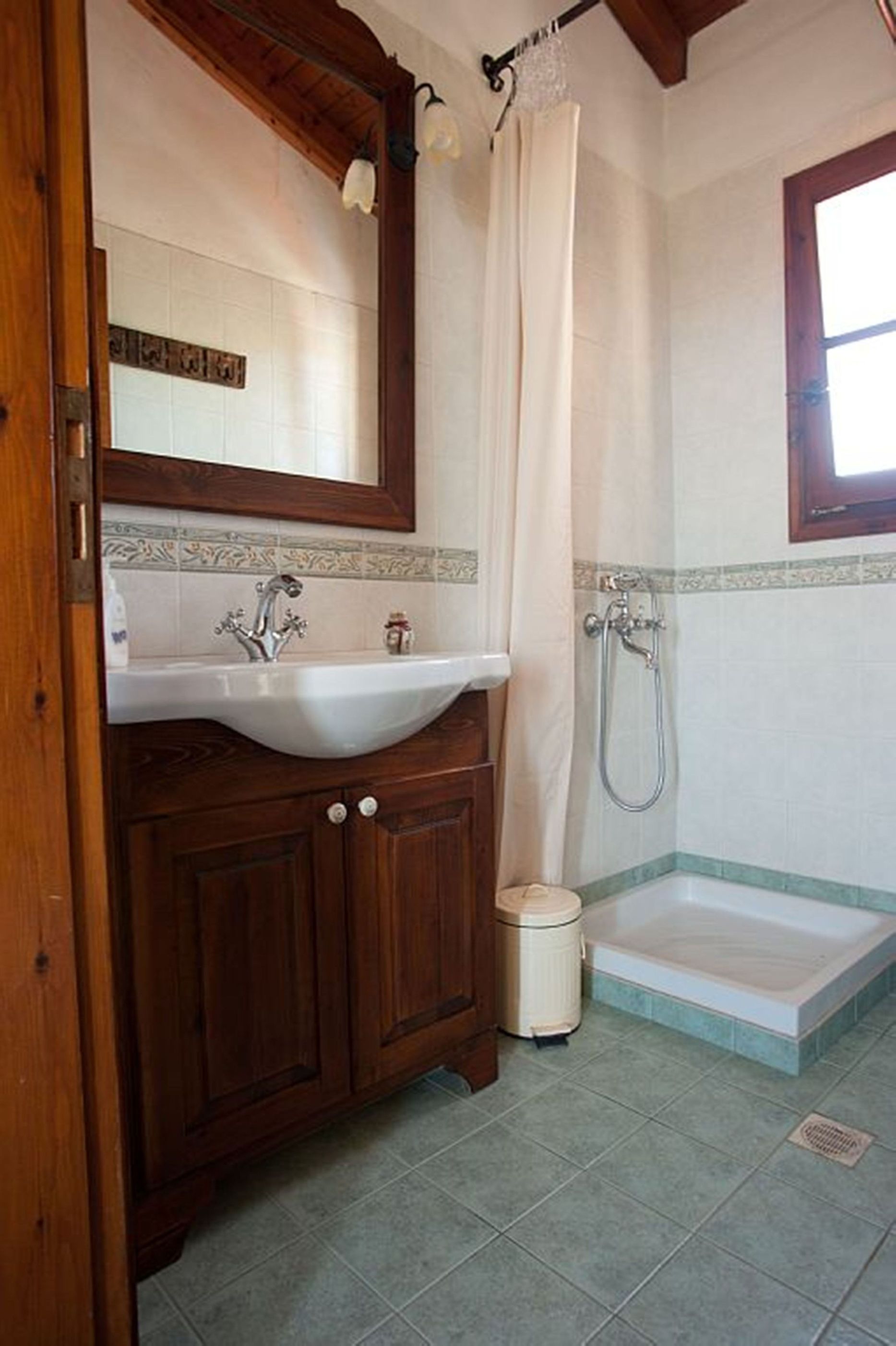 picture filiza bathroom