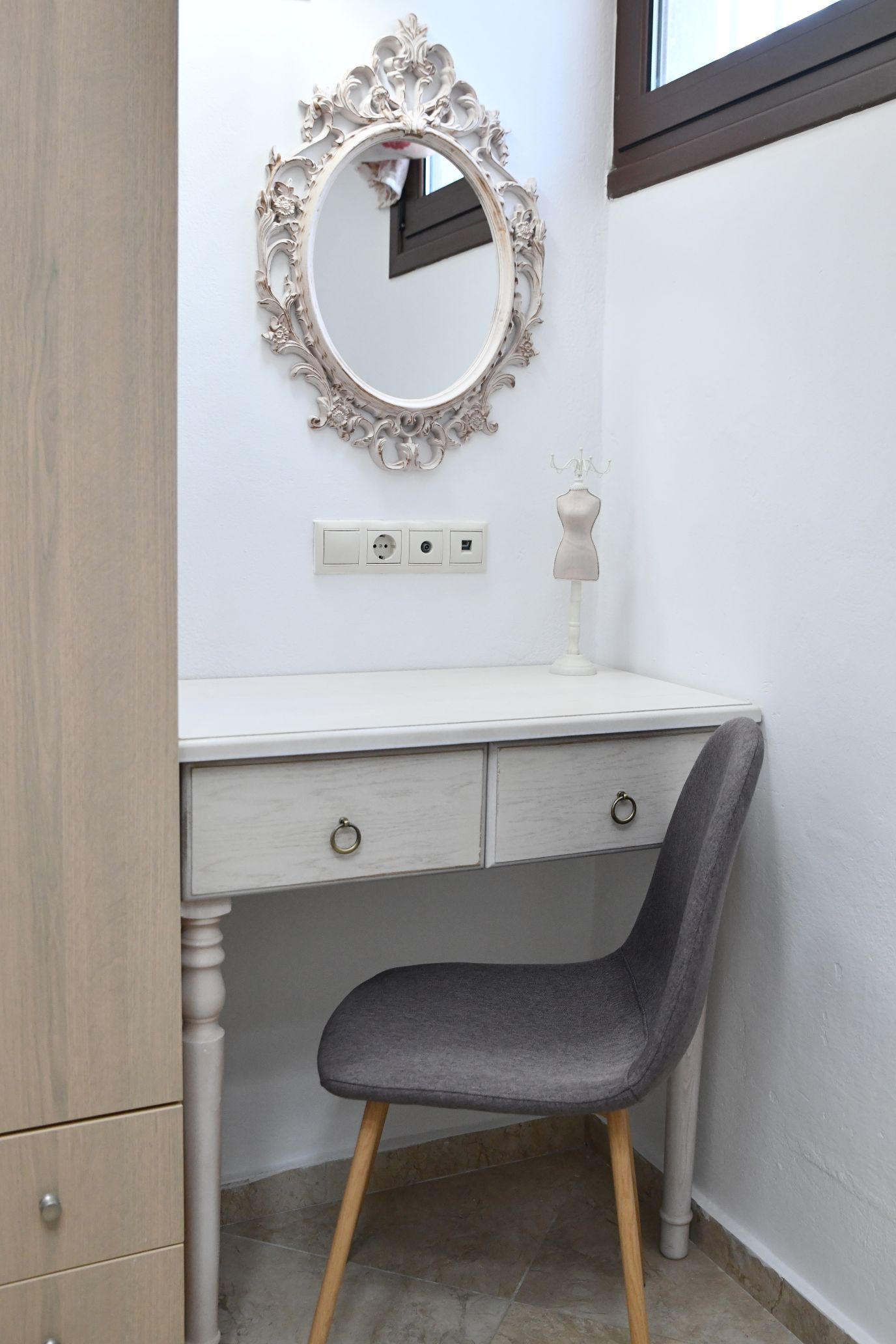 picture kleopatra desk