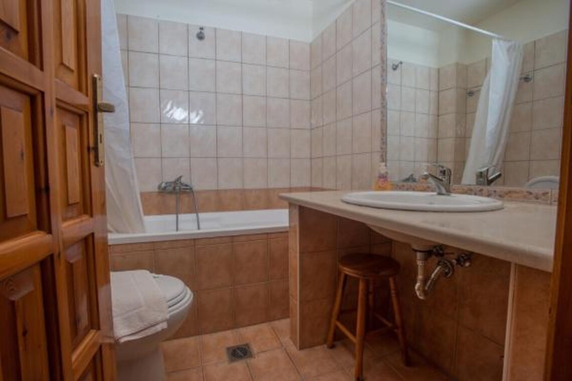 Bathroom with bathtub at Sunset Holiday Home, Neo Kalamaki