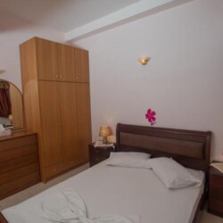 Second bedroom with a comfortable double bed at Sunset Holiday Home, Neo Kalamaki